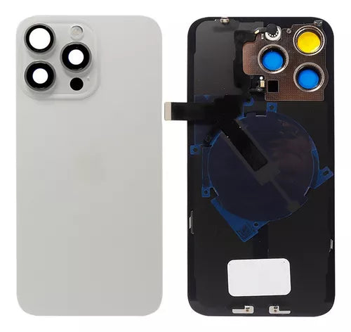 TAPA IPHONE 15 PRO CON ACCESORIOS